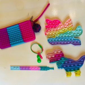 Up Brand Pop Its 5 Pc Lot Dinosaur Unicorn Pegasus Bracelets Purse Fidget Toys